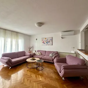 apartmani-adria.hotels-in-trogir.com/