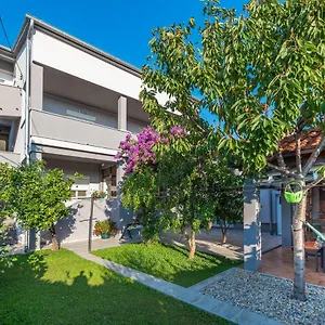 apartments-luky.hotelinzadar.com/